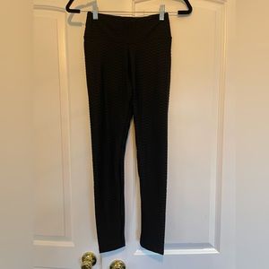 Black stretchy leggings